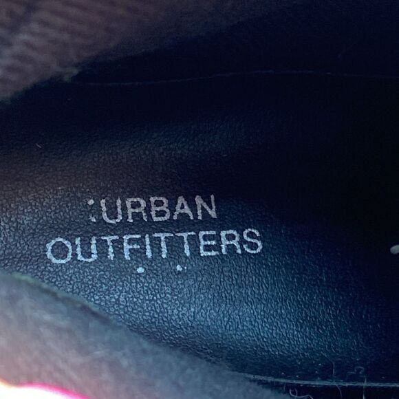 Urban Outfitters Pebbled Leather Side Zip Bootie 2.5” Stacked Heel sz 7 - Picture 6 of 8